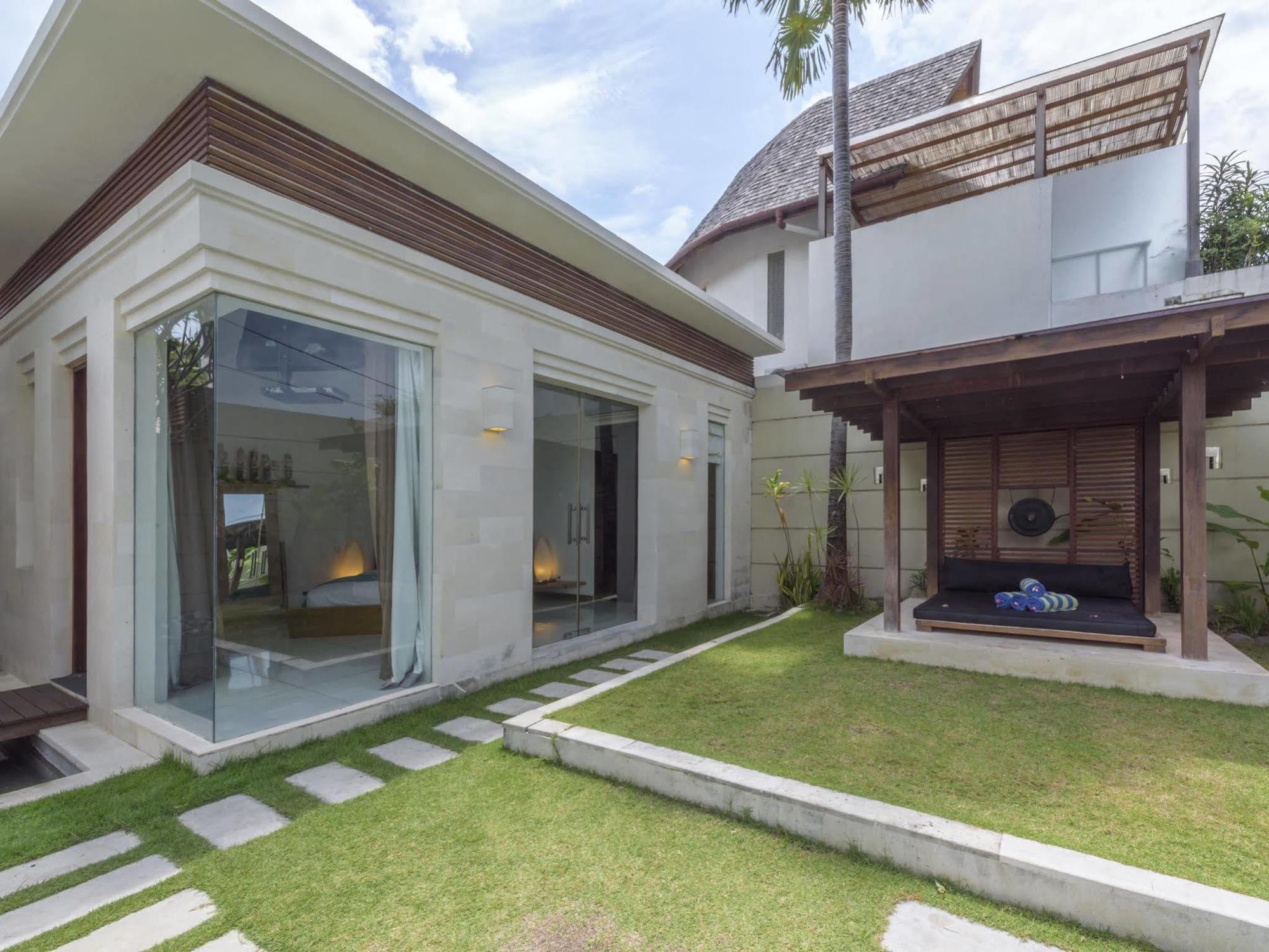 K Villas By Premier Hospitality Asia Seminyak  Exterior photo